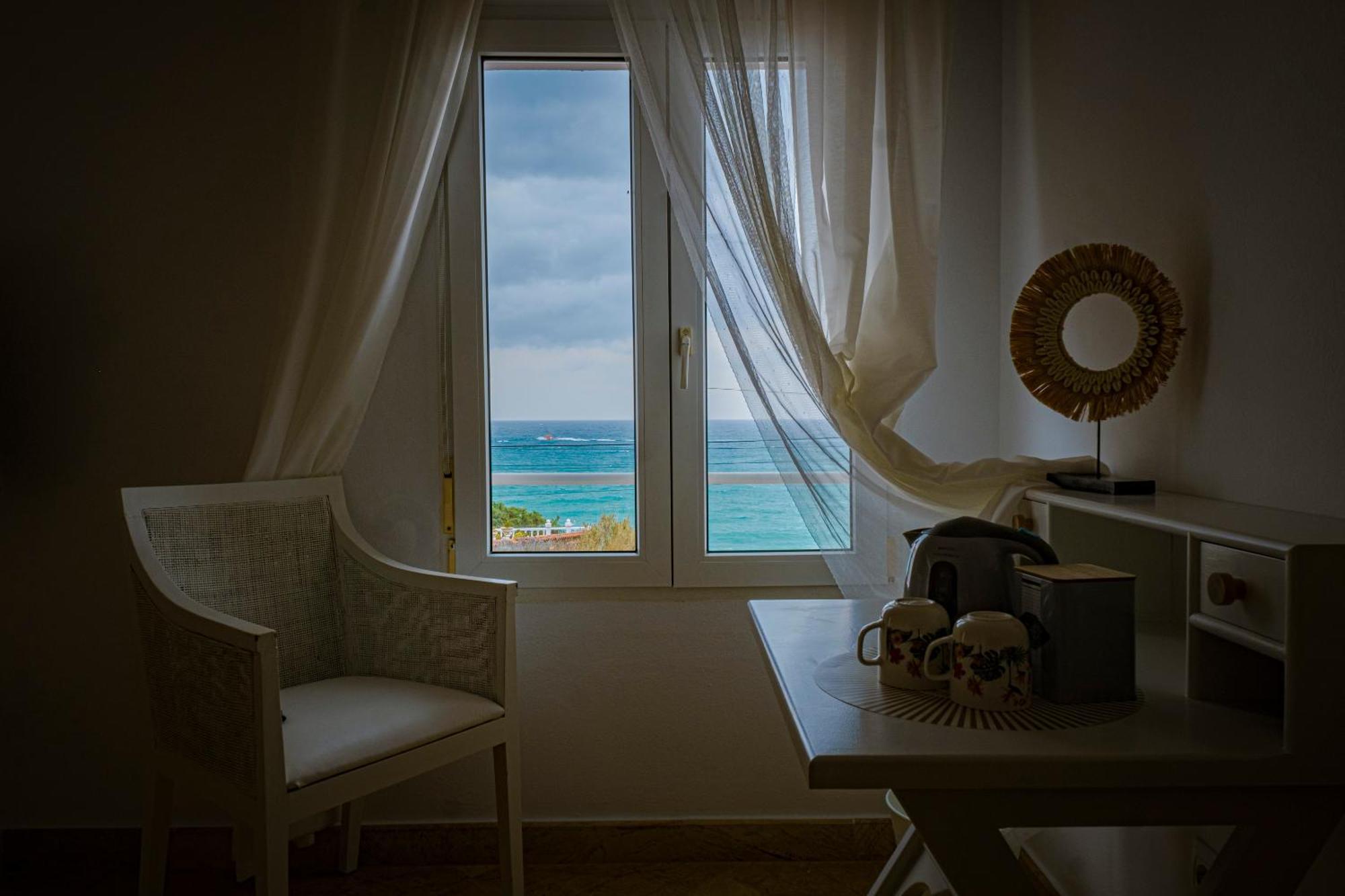 Labrena Hotel Лос Канос де Мека Екстериор снимка